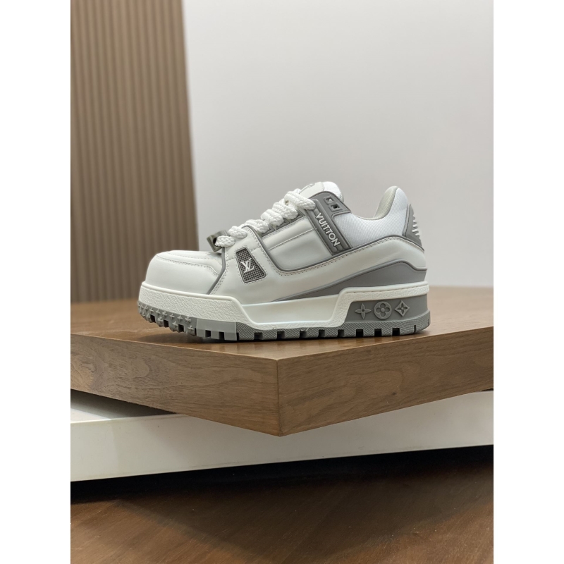 l**is V*t*n sneakers